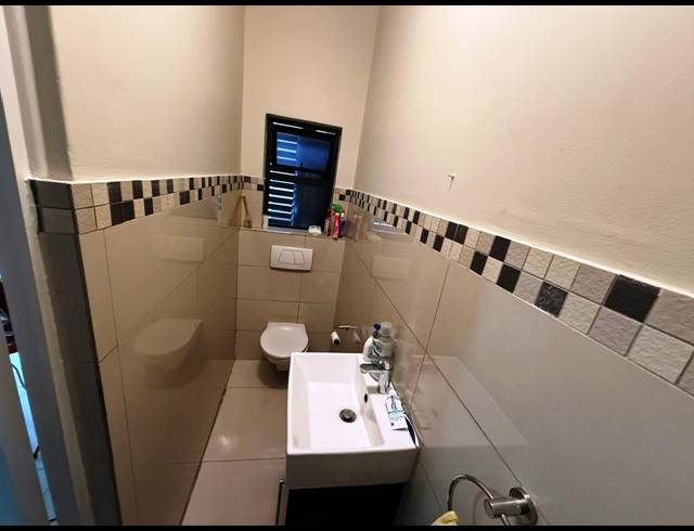 1 BEDROOM APARTMENT FOR SALE IN UMHLANGA RIDGE
